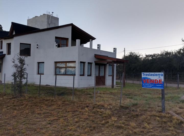 Casa · 216m² · 5 Ambientes · 1 Cochera