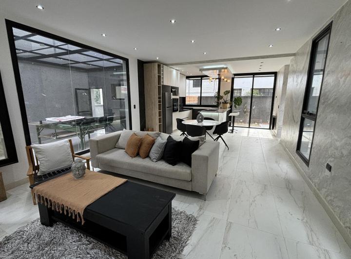 Casa · 215m² · 2 Dormitorios · 1 Cochera