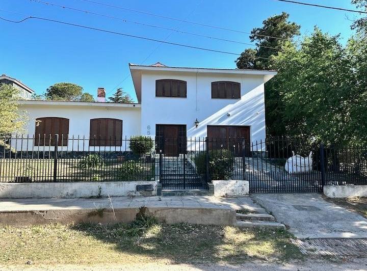 Casa · 270m² · 6 Ambientes · 2 Cocheras