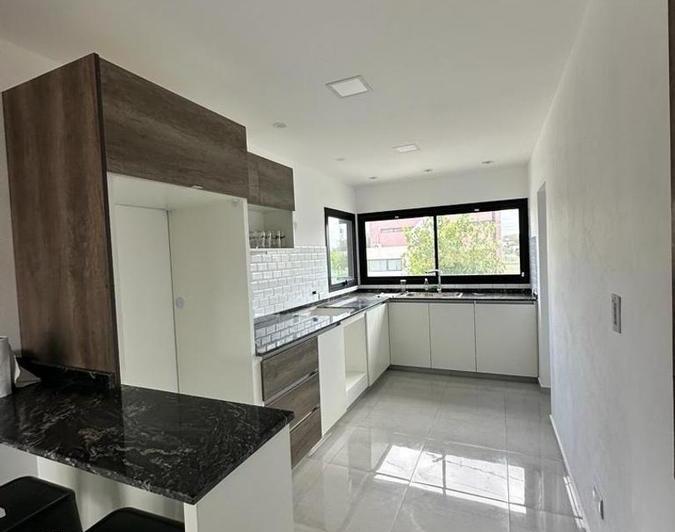 Casa · 188m² · 4 Ambientes · 3 Cocheras