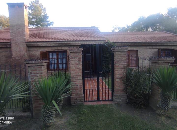 Casa · 242m² · 5 Ambientes · 2 Cocheras