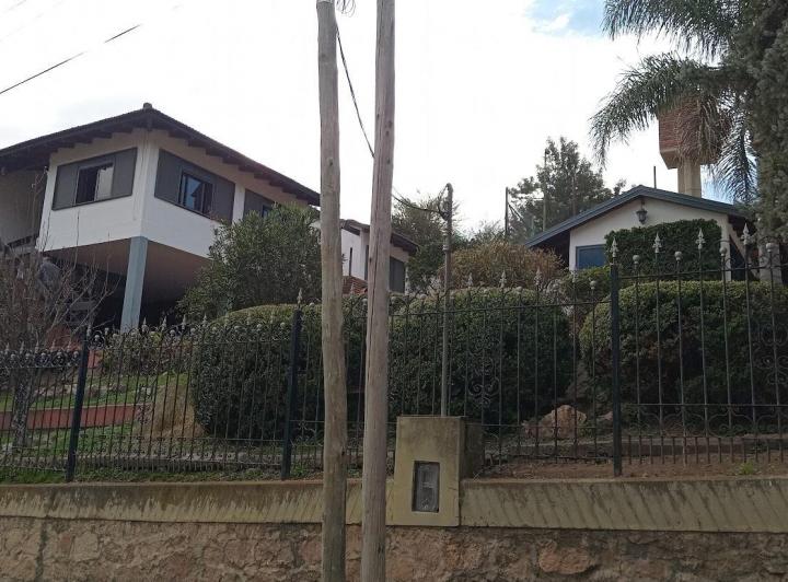 Casa · 409m² · 4 Dormitorios · 5 Cocheras