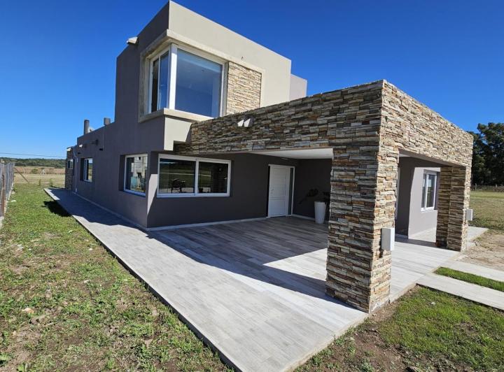 Casa · 180m² · 4 Ambientes · 2 Cocheras