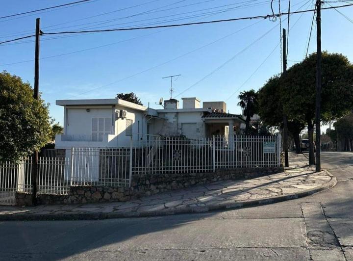 Casa · 200m² · 3 Ambientes · 1 Cochera
