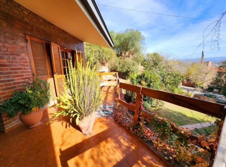 Casa · 284m² · 4 Dormitorios · 2 Cocheras