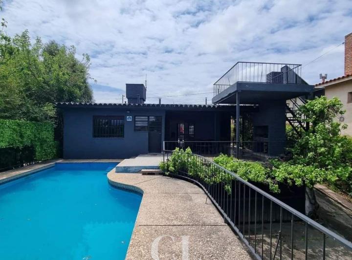 Casa · 172m² · 6 Ambientes · 1 Cochera