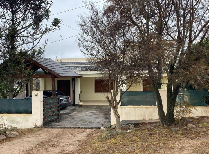 Casa · 180m² · 6 Ambientes · 2 Cocheras