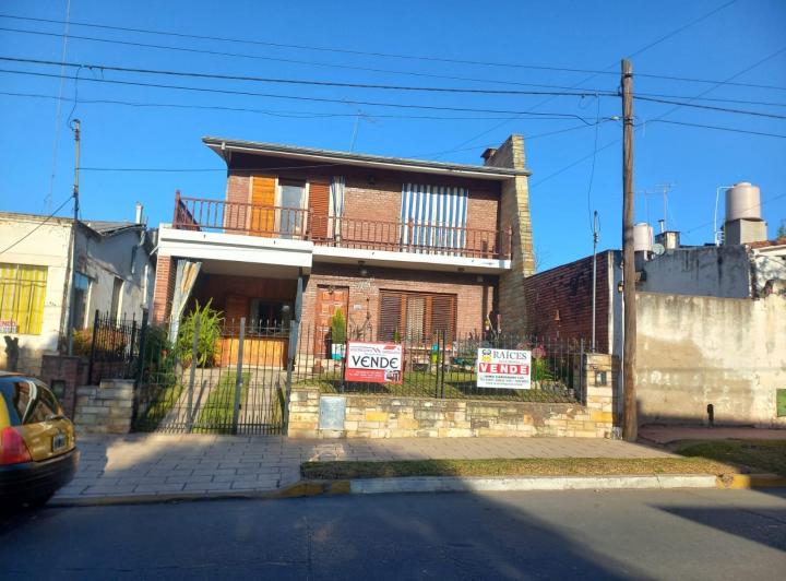 Casa · 140m² · 9 Ambientes · 1 Cochera