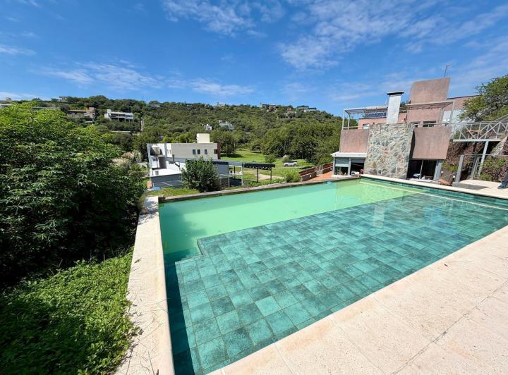 Casa · 643m² · 10 Ambientes · 3 Cocheras