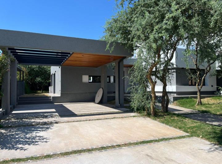 Casa · 187m² · 2 Dormitorios · 1 Cochera