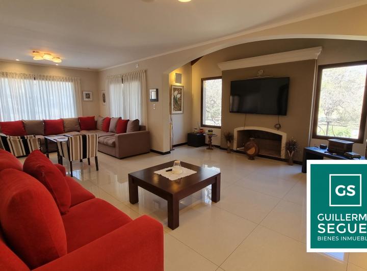 Casa · 452m² · 6 Ambientes · 2 Cocheras