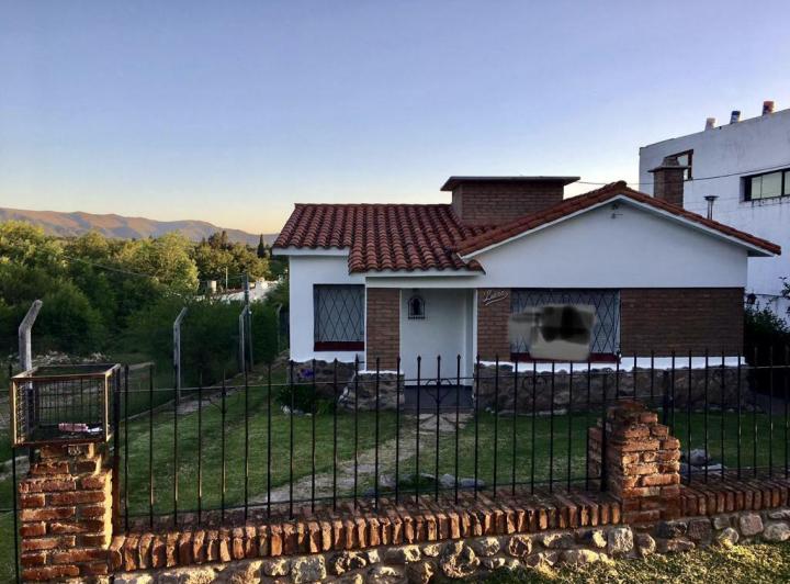 Casa · 807m² · 4 Dormitorios · 2 Cocheras