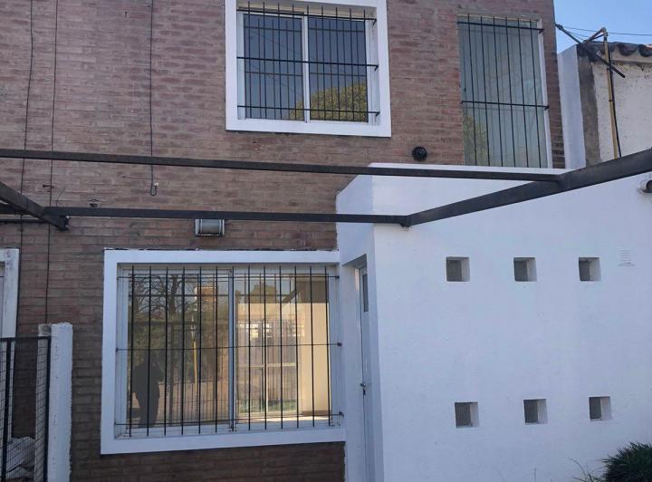 Casa · 85m² · 6 Ambientes · 1 Cochera