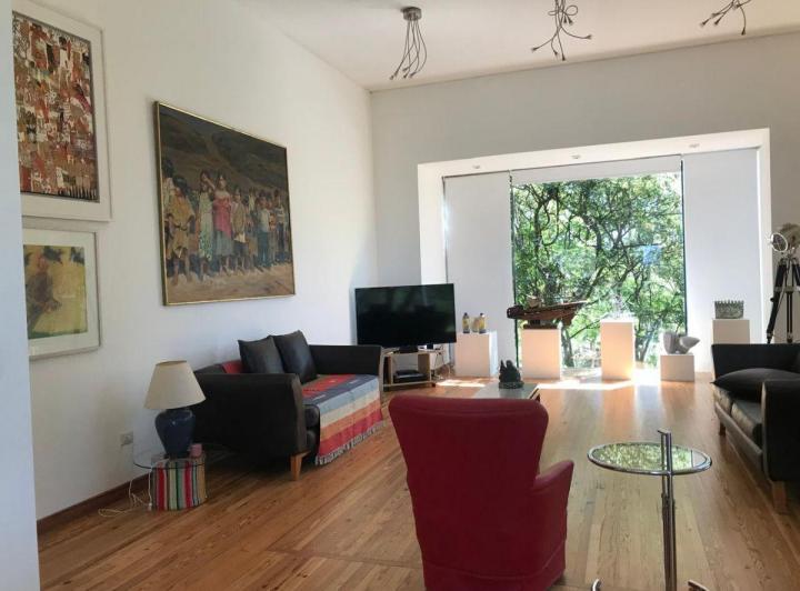 Casa · 490m² · 7 Ambientes · 4 Cocheras