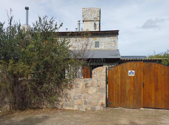 Casa · 150m² · 9 Ambientes · 1 Cochera