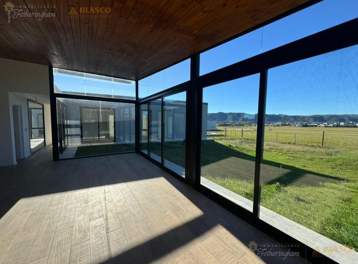 Casa · 200m² · 5 Ambientes · 1 Cochera