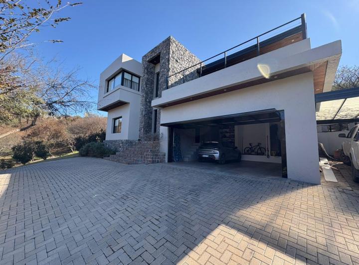 Casa · 350m² · 10 Ambientes · 3 Cocheras