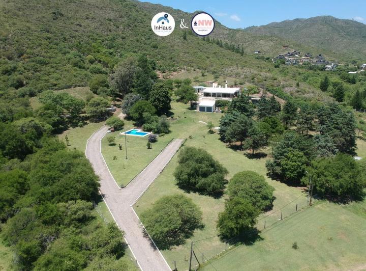 Casa · 11000m² · 5 Ambientes · 2 Cocheras