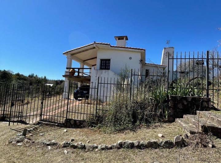 Casa · 200m² · 3 Dormitorios · 2 Cocheras