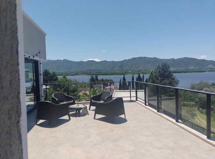 Casa · 300m² · 6 Ambientes · 1 Cochera