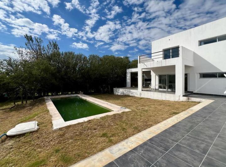 Casa · 502m² · 5 Dormitorios · 3 Cocheras