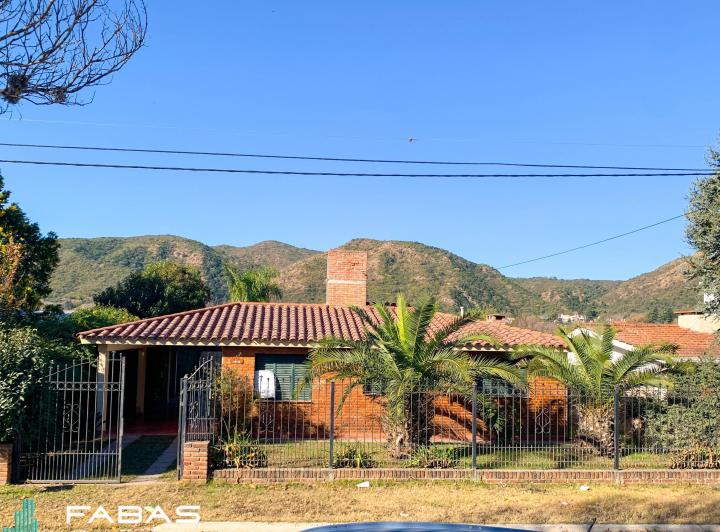 Casa · 160m² · 5 Ambientes · 2 Cocheras