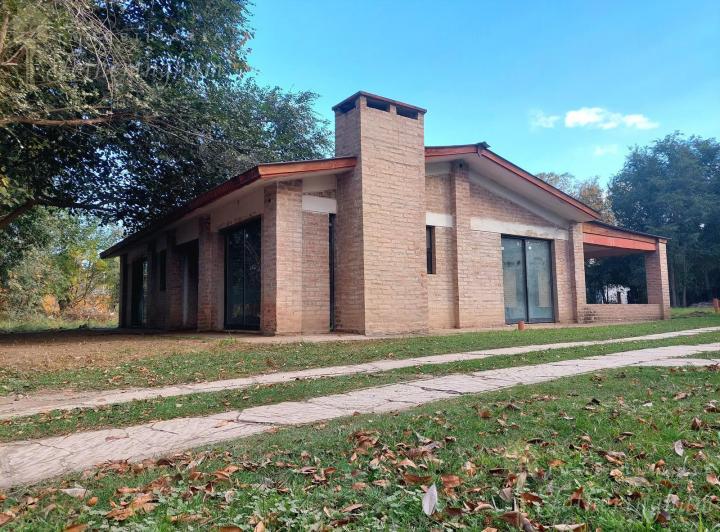Casa · 780m² · 8 Ambientes · 1 Cochera