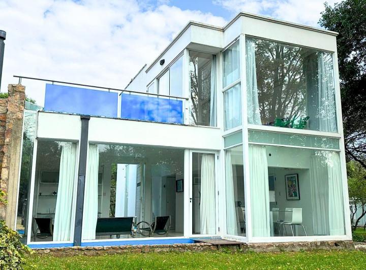 Casa · 130m² · 4 Ambientes · 1 Cochera