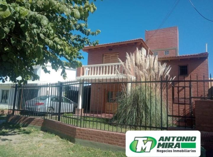 Casa · 230m² · 7 Ambientes · 1 Cochera