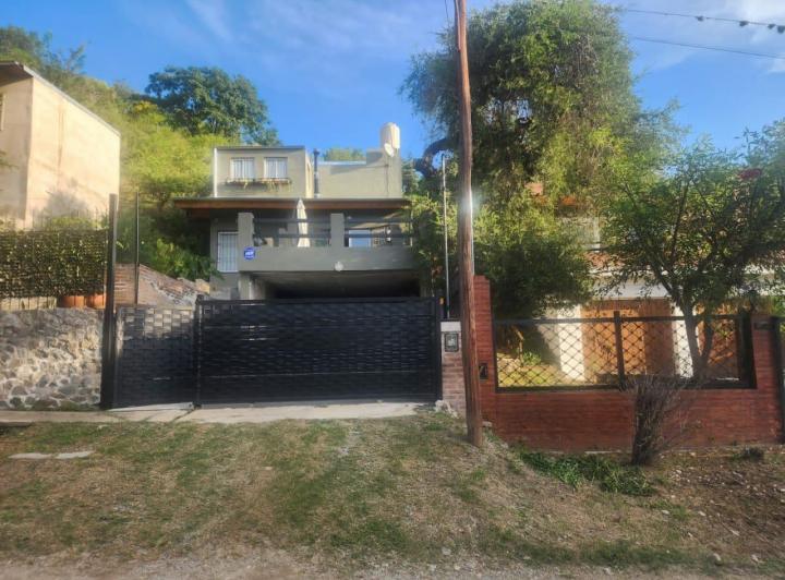 Casa · 164m² · 5 Ambientes · 1 Cochera