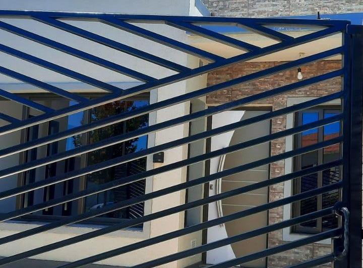 Casa · 90m² · 5 Ambientes · 2 Cocheras