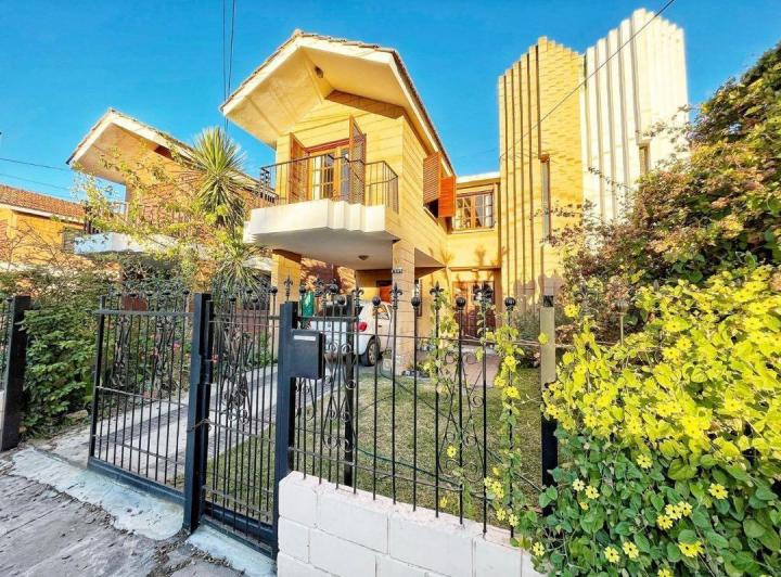 Casa · 100m² · 3 Dormitorios · 1 Cochera
