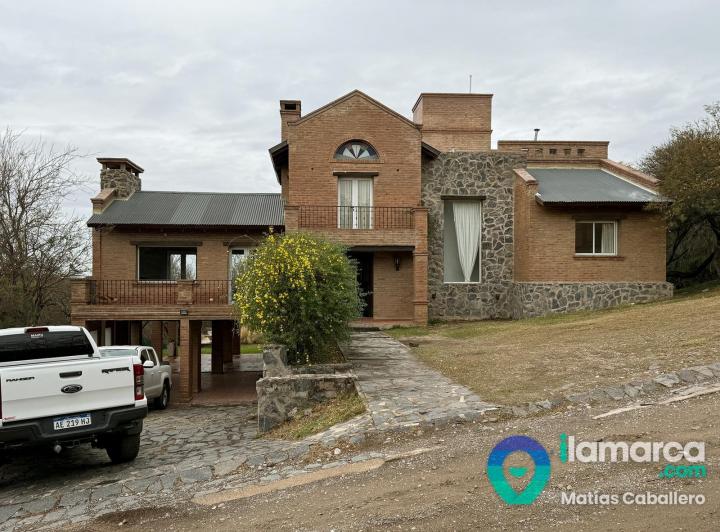 Casa · 270m² · 8 Ambientes
