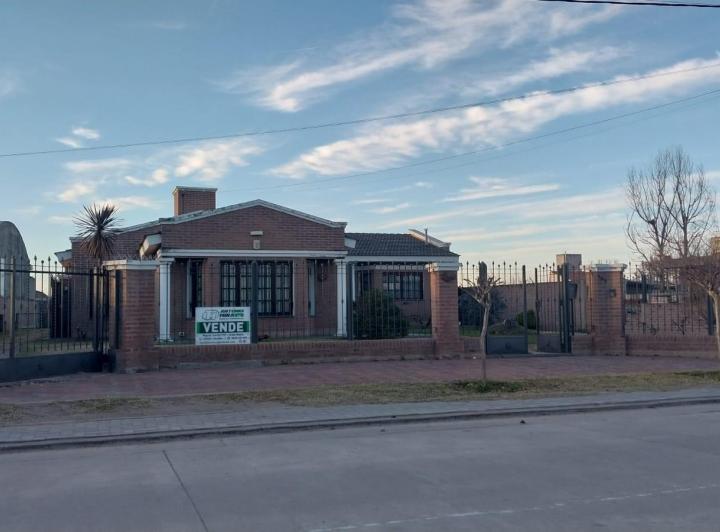 Casa · 371m² · 11 Ambientes · 1 Cochera