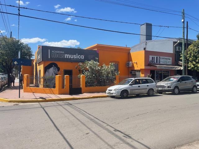 Casa · 270m² · 5 Ambientes · 1 Cochera