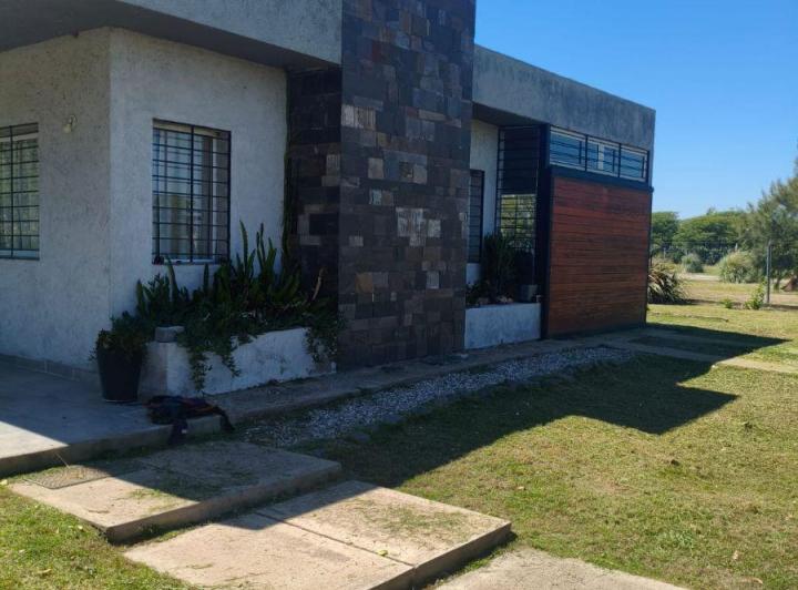 Casa · 200m² · 5 Ambientes · 1 Cochera