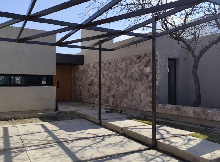 Casa · 188m² · 3 Dormitorios · 2 Cocheras
