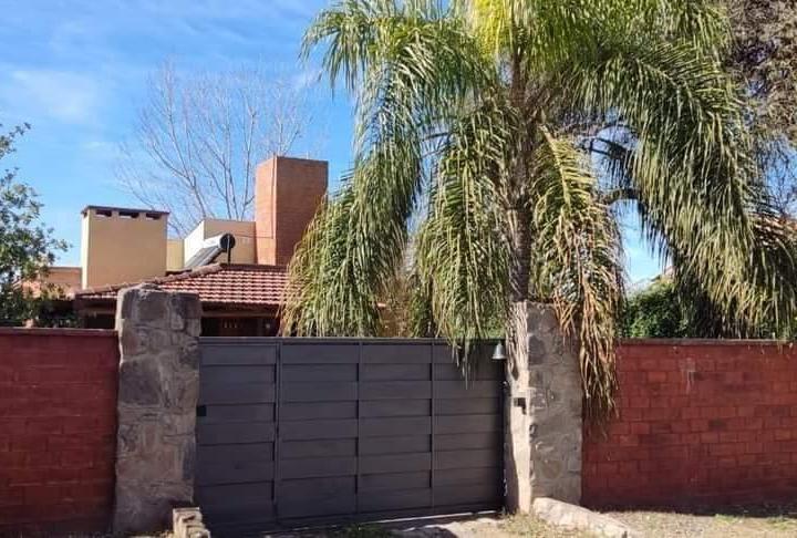 Casa · 178m² · 5 Ambientes · 2 Cocheras