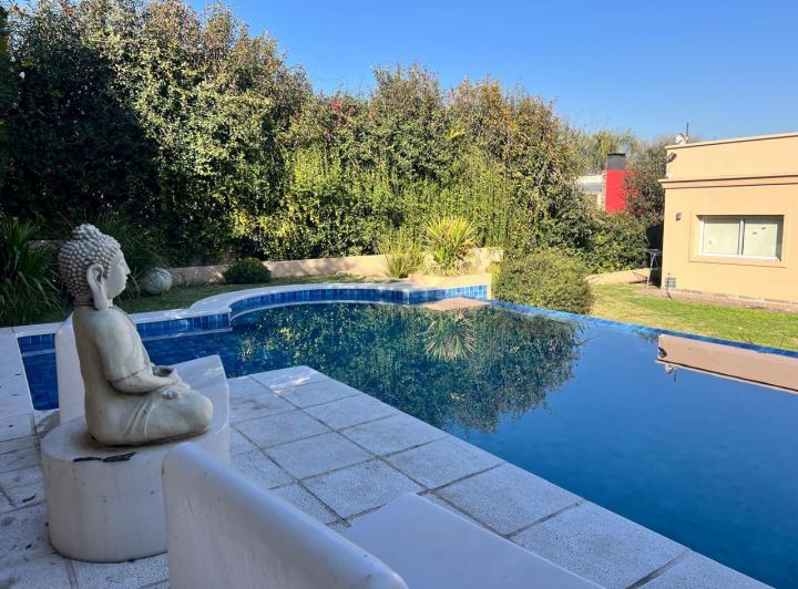 Casa · 380m² · 11 Ambientes · 2 Cocheras