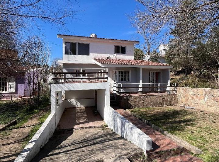 Casa · 180m² · 6 Ambientes · 1 Cochera
