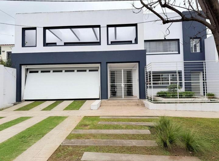 Casa · 410m² · 5 Ambientes · 2 Cocheras