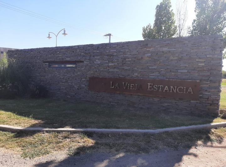 Casa · 80m² · 4 Ambientes · 2 Cocheras