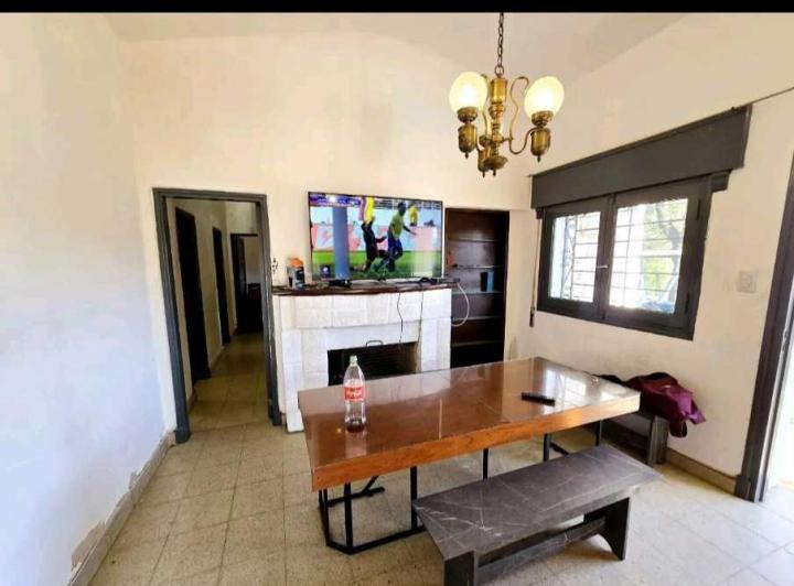 Casa · 210m² · 5 Dormitorios · 3 Cocheras