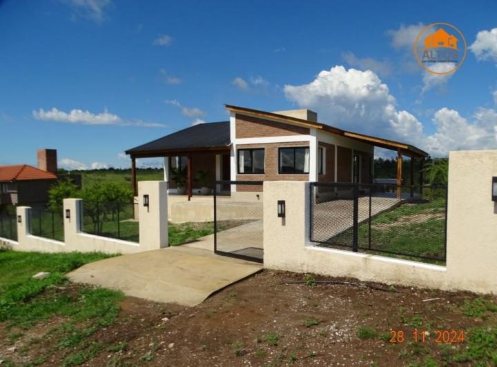 Casa · 126m² · 6 Ambientes · 5 Cocheras