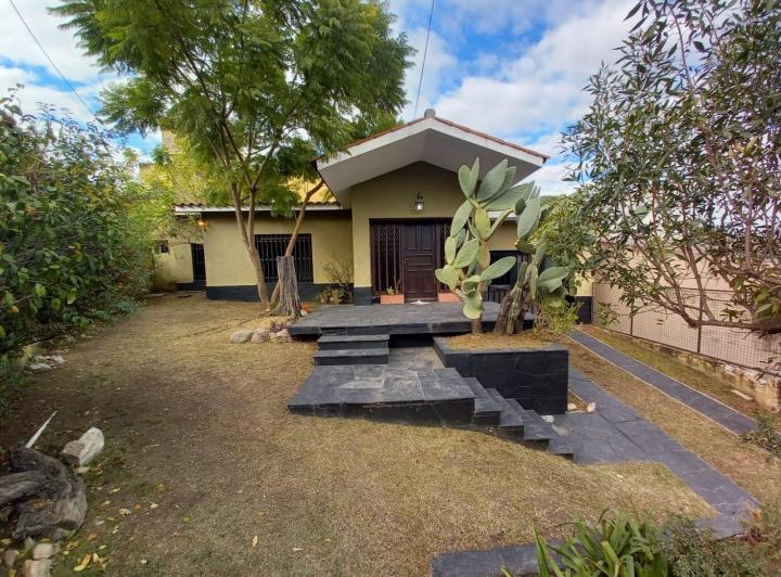 Casa · 1m² · 4 Ambientes · 1 Cochera