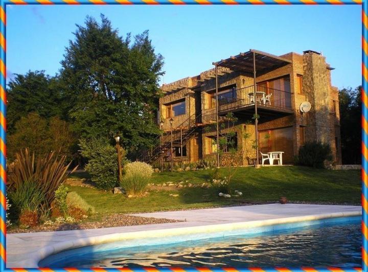 Casa · 300m² · 5 Ambientes · 2 Cocheras