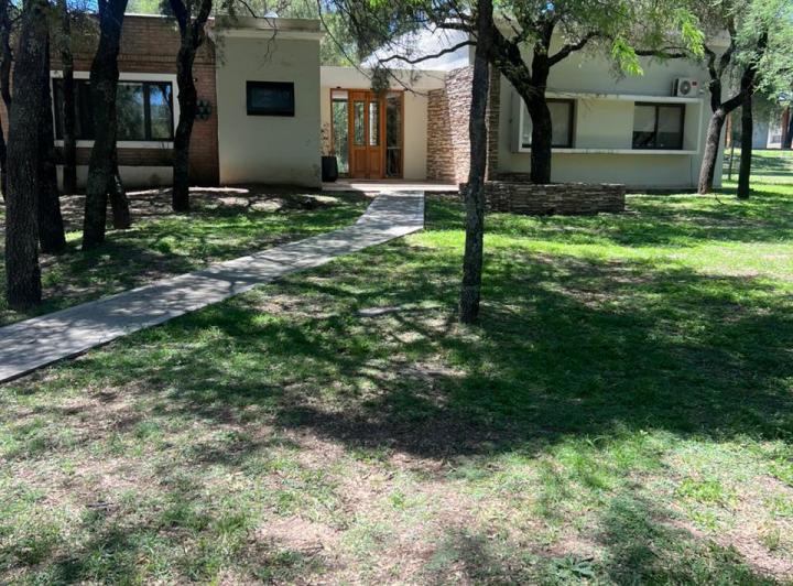 Casa · 240m² · 7 Ambientes · 1 Cochera