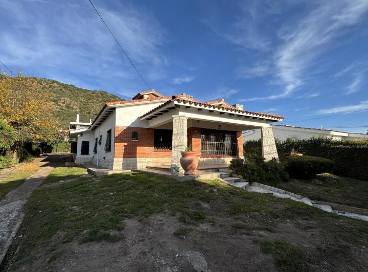 Casa · 383m² · 7 Ambientes · 2 Cocheras
