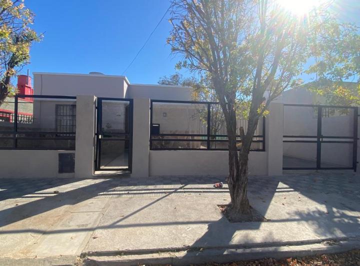 Casa · 97m² · 6 Ambientes · 2 Cocheras