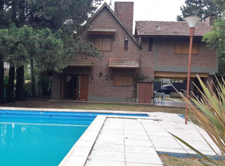 Casa · 200m² · 7 Ambientes · 2 Cocheras